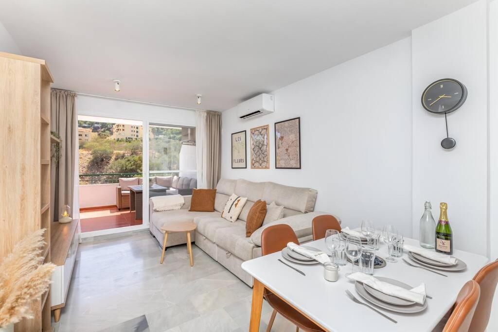 Beautiful 2-bedroom Flat - Pool And Paddle Court Apartment *