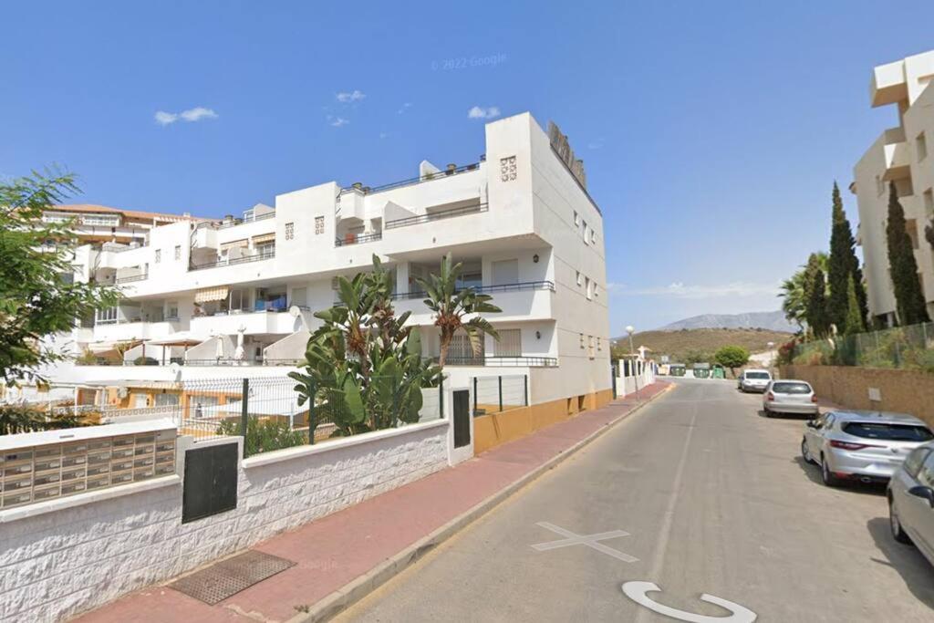Beautiful 2-bedroom Flat - Pool And Paddle Court Apartment Málaga