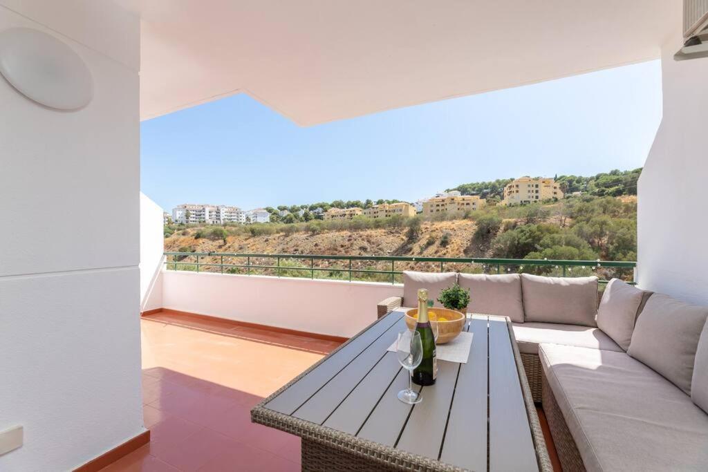 Beautiful 2-bedroom Flat - Pool And Paddle Court Apartment