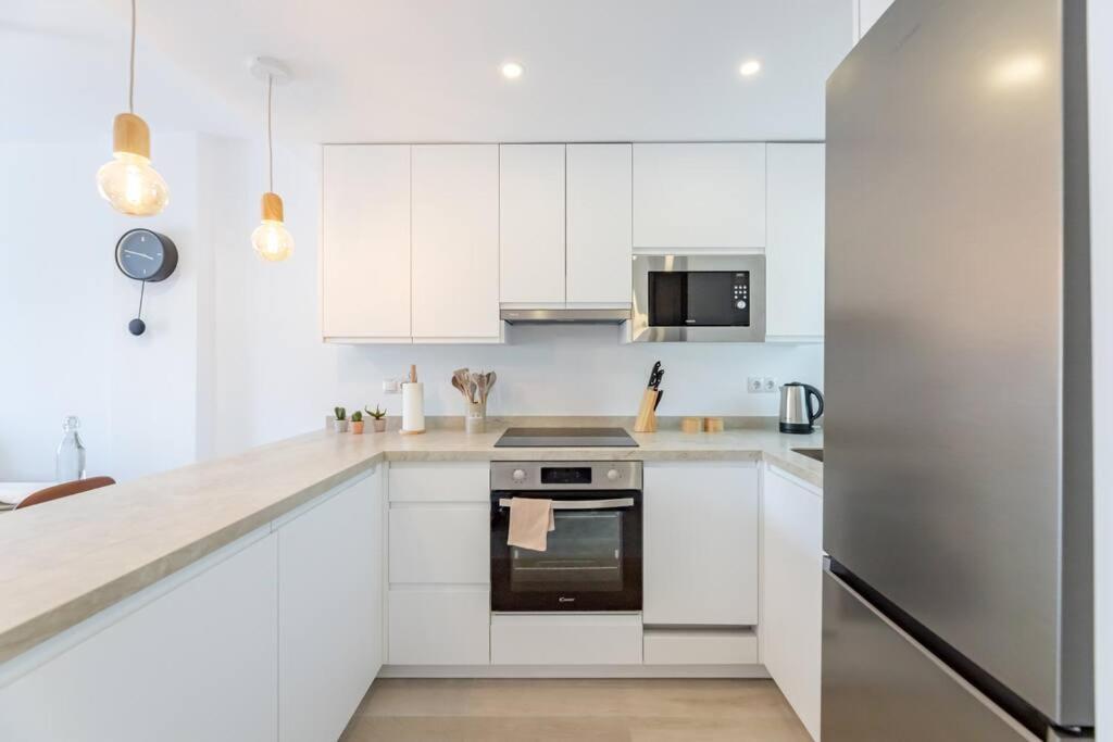 Beautiful 2-bedroom Flat - Pool And Paddle Court Apartment