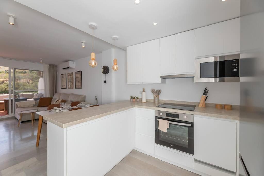 Beautiful 2-bedroom Flat - Pool And Paddle Court Apartment