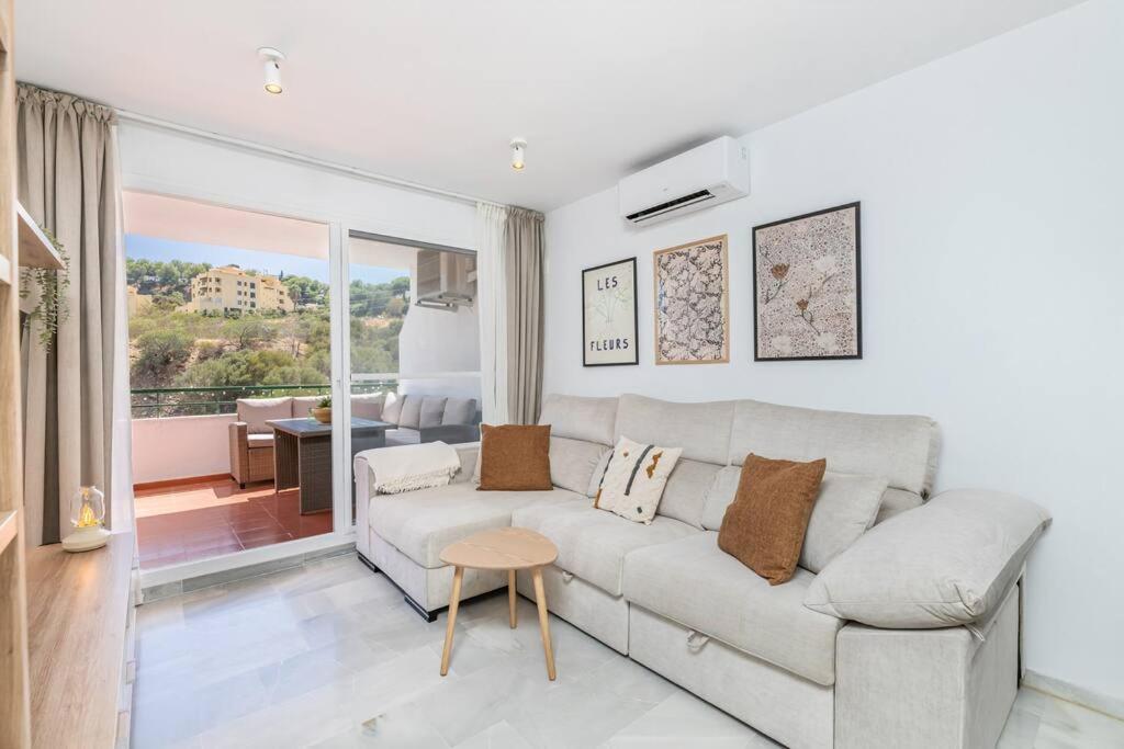 Beautiful 2-bedroom Flat - Pool And Paddle Court *