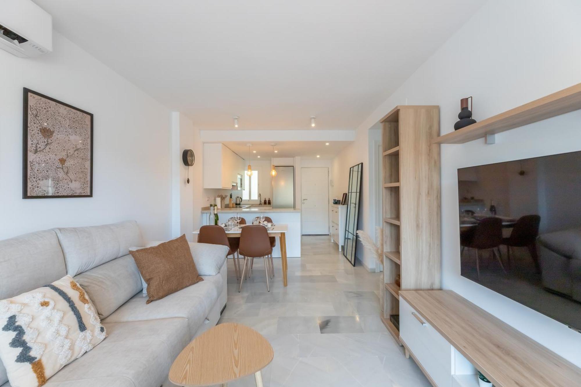 Apartment Beautiful 2-bedroom Flat - Pool And Paddle Court *