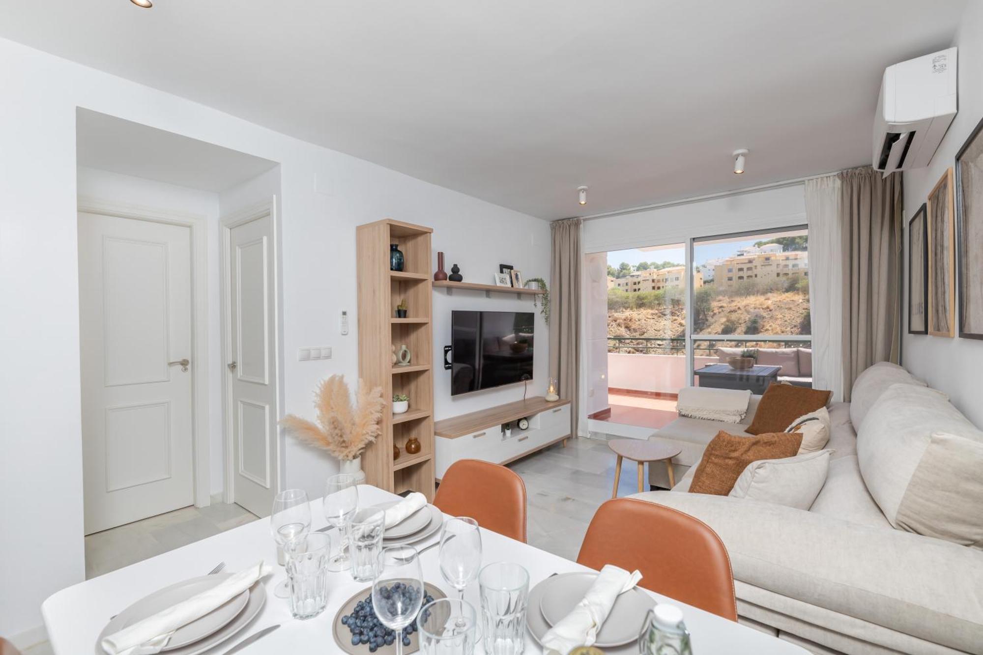 Apartment Beautiful 2-bedroom Flat - Pool And Paddle Court Málaga