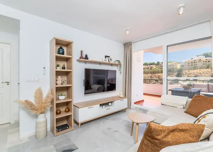 Beautiful 2-Bedroom Flat - Pool And Paddle Court